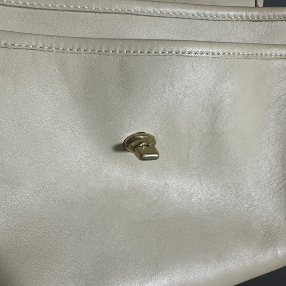 Vintage Coach Court - Picture 4 of 15